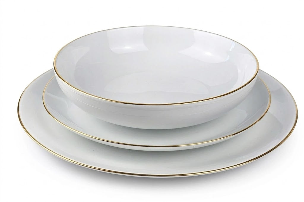 Okrągły komplet obiadowy Base Gold z białej porcelany ze złotym rantem, 18 elementów.
