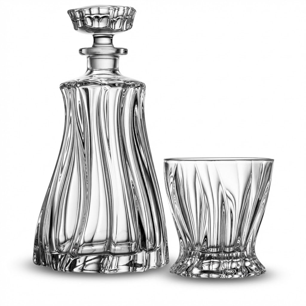 Elegancka karafka do whisky o nowoczesnym kształcie przypominającym kwiat z serii Plantica Bohemia Crystal.